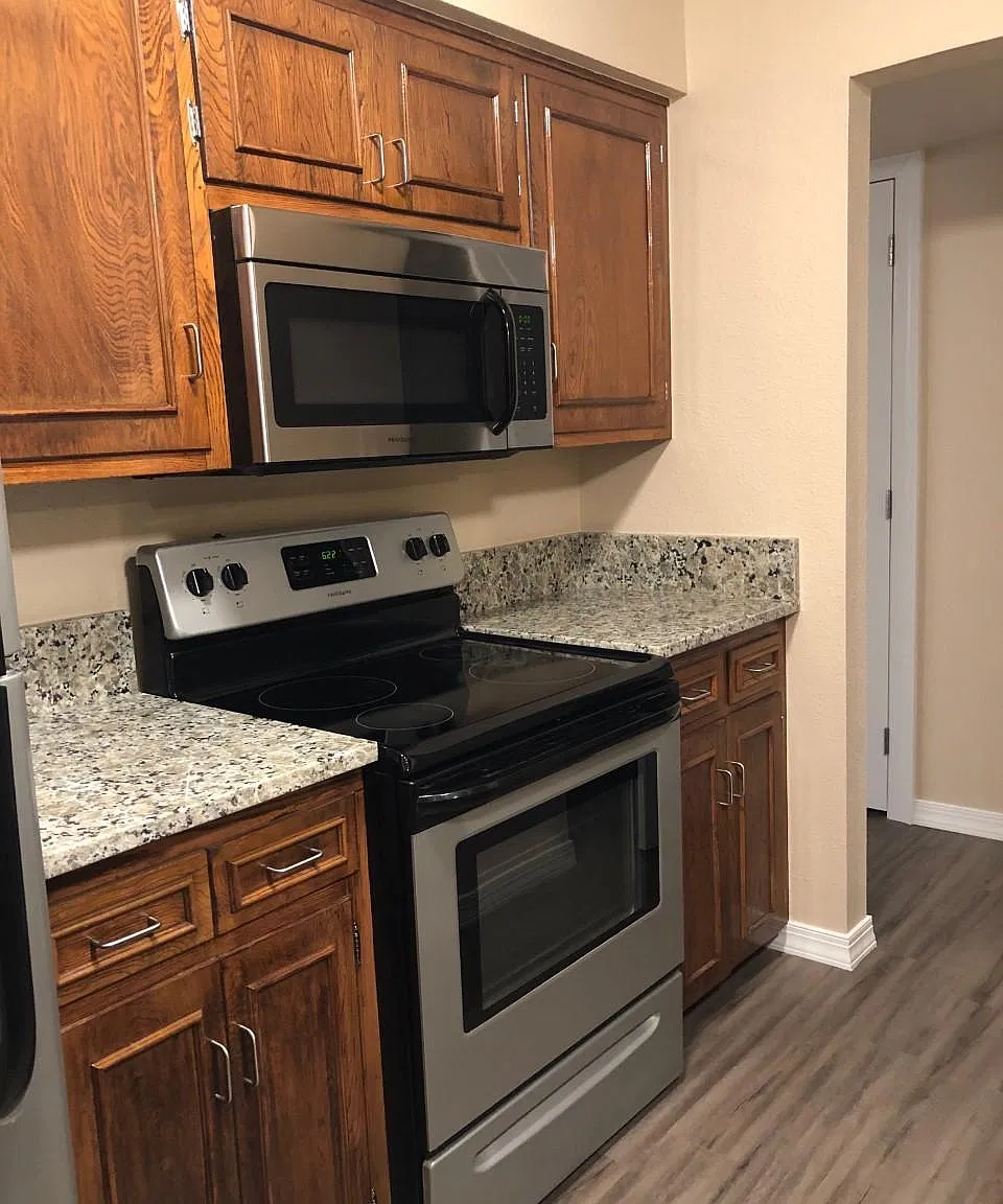 3 bed, 1.5 bath, 1100 sqft, $1,050 — Photo 2
