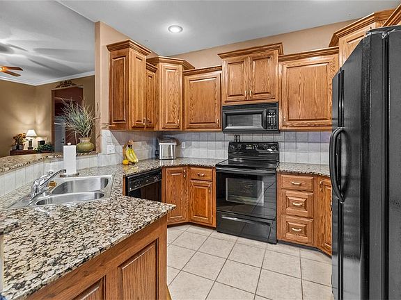 3rd image of 28 Harborough Ln