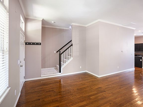 3rd image of 571 Founders Park Dr E
