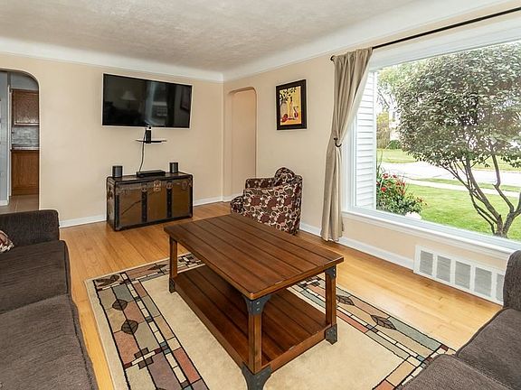 4th image of 8123 Dartworth Dr