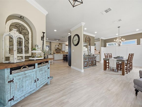 5th image of 305 Affleck Rd