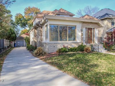 5861 N Bay Ridge Ave, Whitefish Bay, WI, 53217