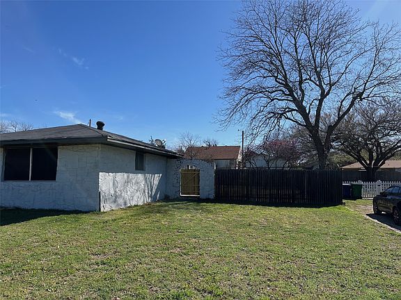 5th image of 1101 S Trinity St