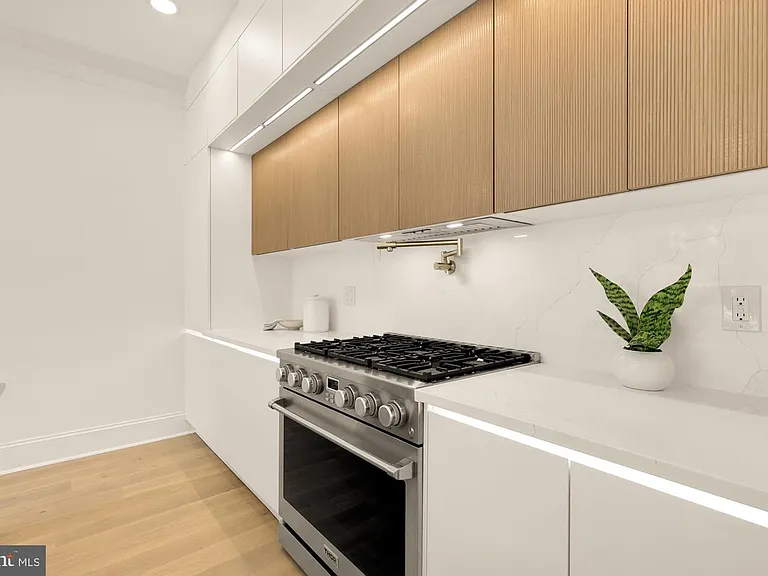 733 Euclid St NW #101 — Photo 22