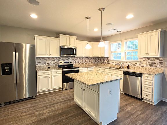 4th image of 147 Niblick Dr