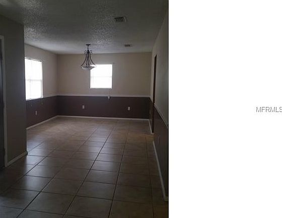 5th image of 3012 Blaine Cir