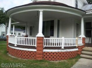 306 N Lagrave St, Paw Paw, MI 49079