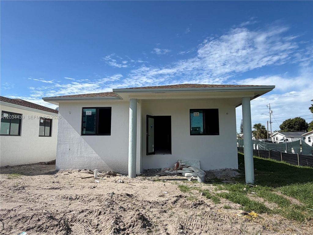344 NW 11th St, photo 3