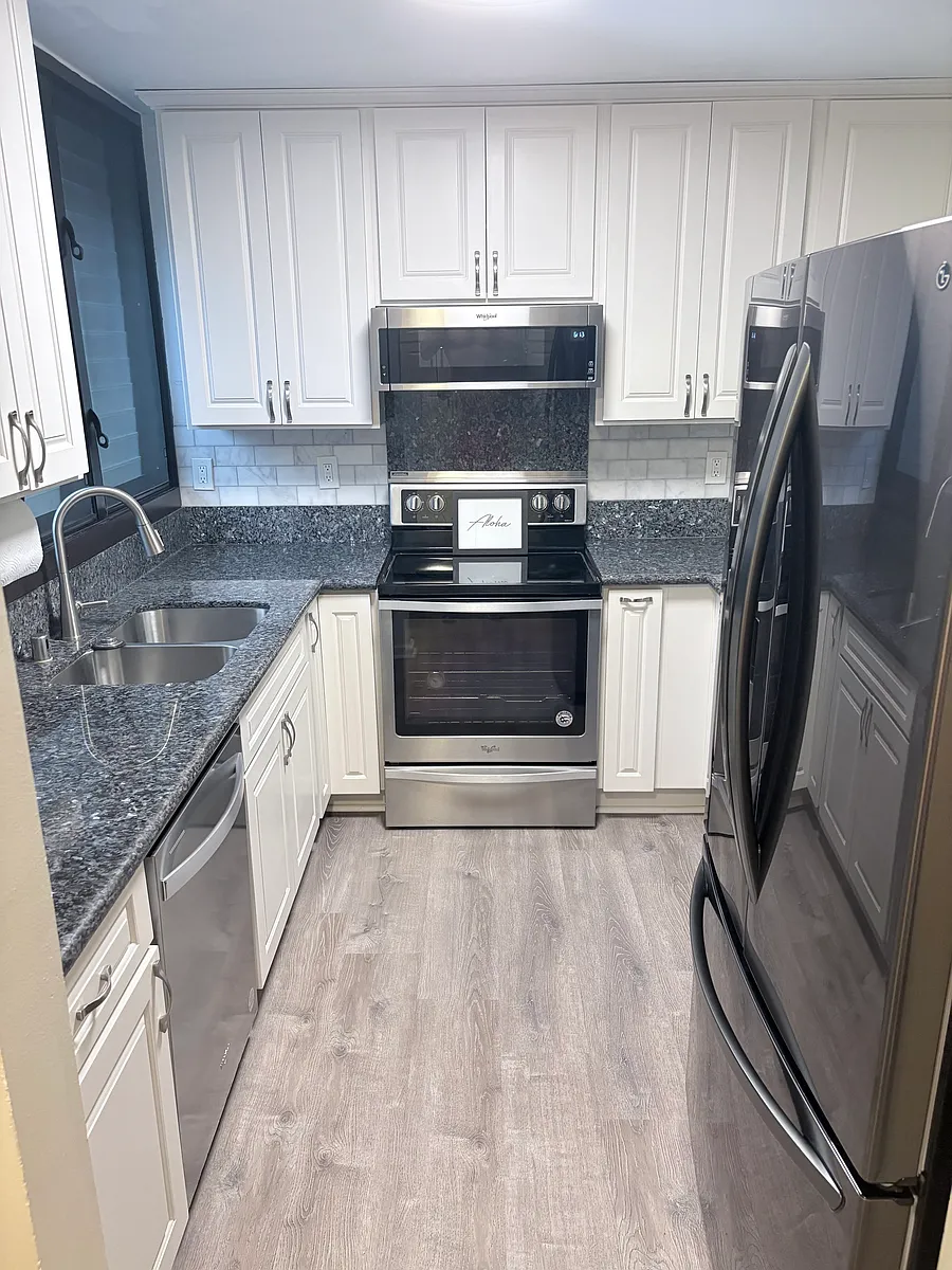 Kitchen with plenty of storage - 333 Aoloa St #319
