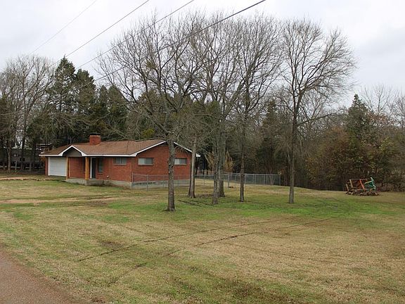 3rd image of 102 Nob Hill Cir