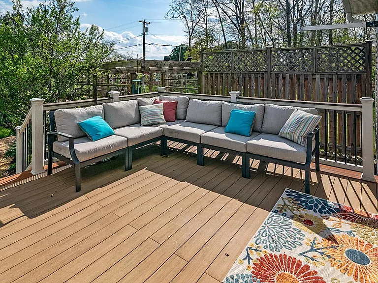 1097 Underwood Rd — Photo 38