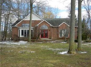 90 Sylvan Pkwy, Amherst, NY 14228
