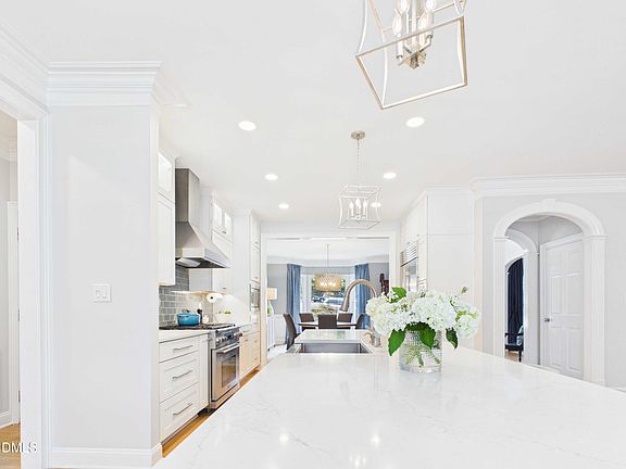 4th image of 121 Hayworth Dr