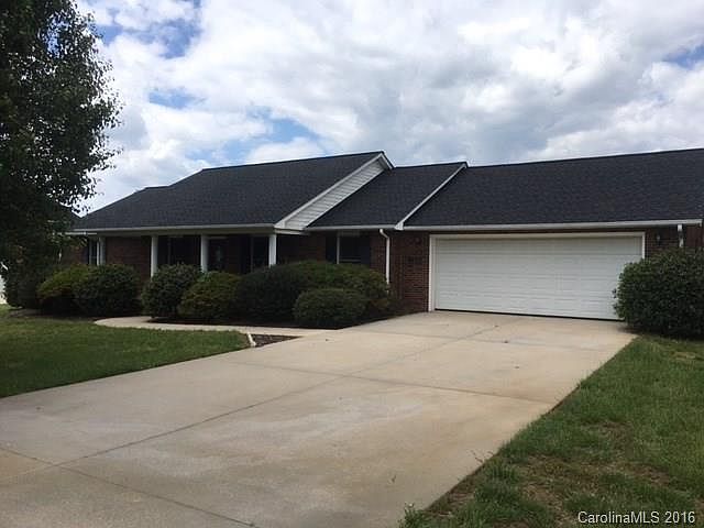 1st image of 160 Meadow Oaks Dr