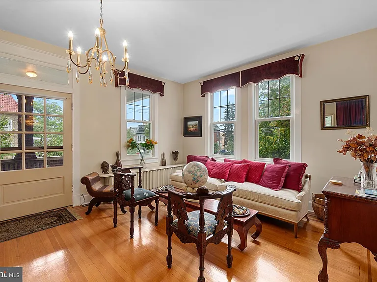 1501 Crittenden St NW — Photo 5