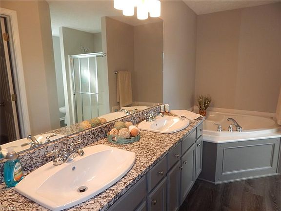 4th image of 586 Crossings Way