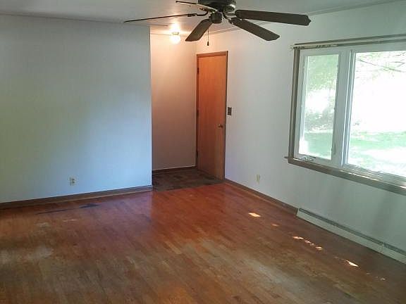 5th image of 15965 Cedar St