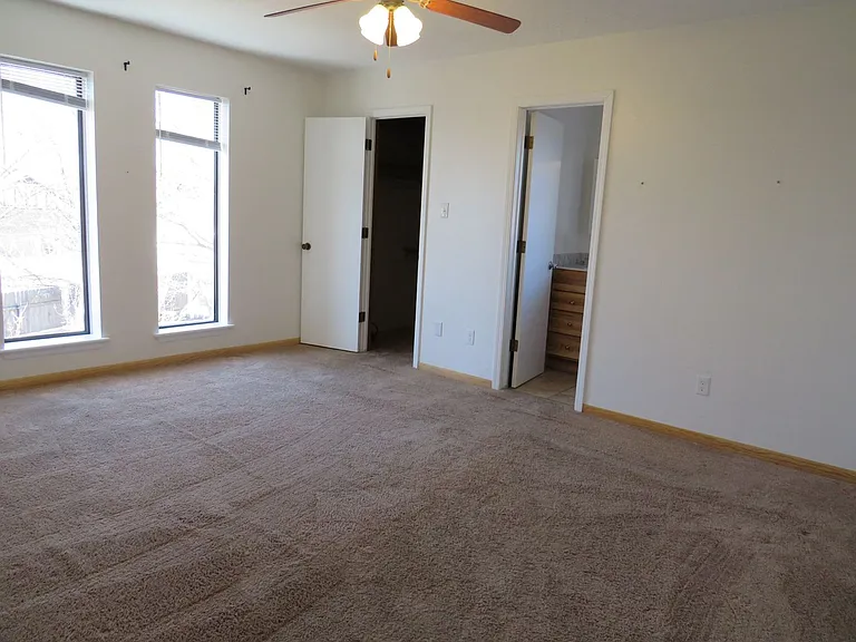 108 NE 48th St — Photo 22