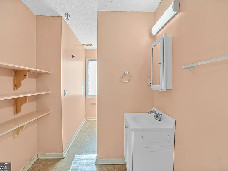 492 Pine Rd — Photo 17