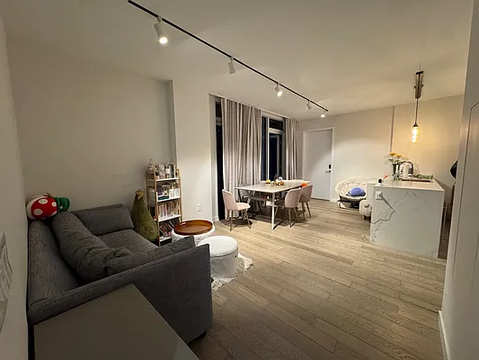 Rented by P R O Links Realty Inc | media 10