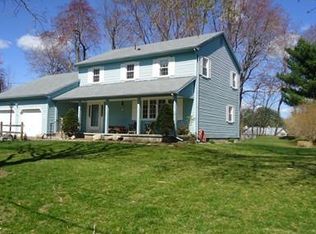 28 Pleasant View Dr, Hatfield, MA 01038