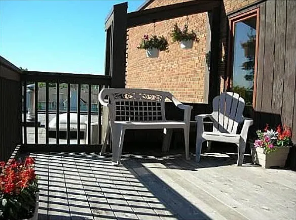 350 Oakwood Dr — Photo 1