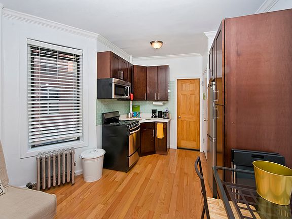 4th image of 320 E 109th St APT 7