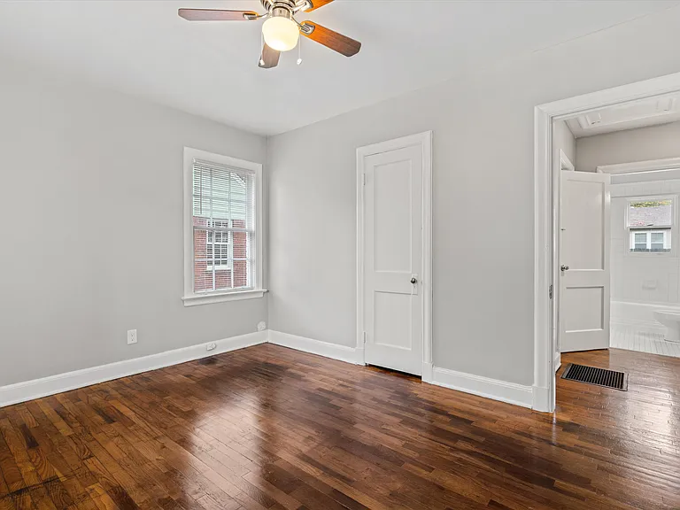 711 Goodman St — Photo 20