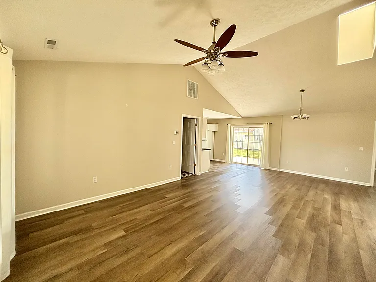 2400 Monroe St — Photo 4
