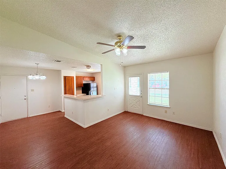 1215 Ridgemont St — Photo 4