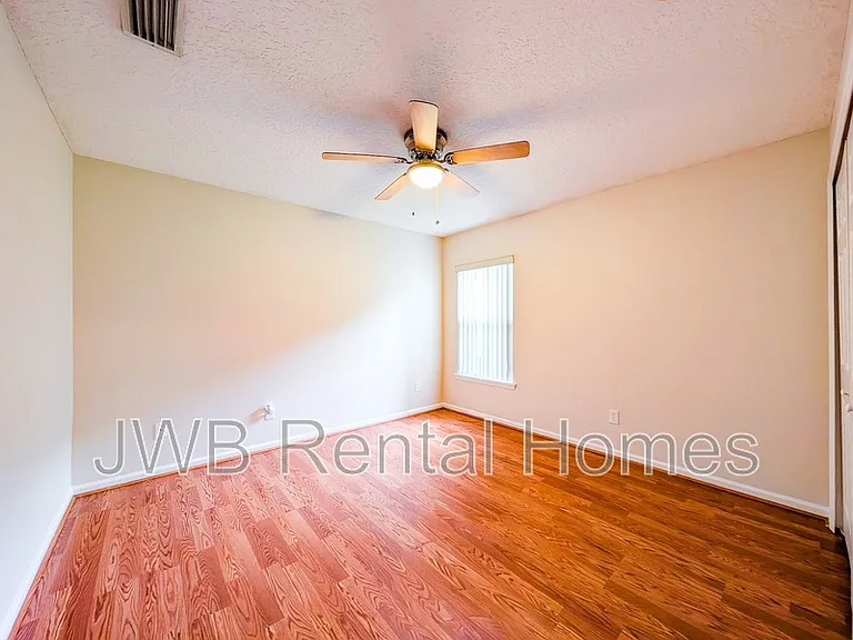 10238 Emma Lakes Dr — Photo 11