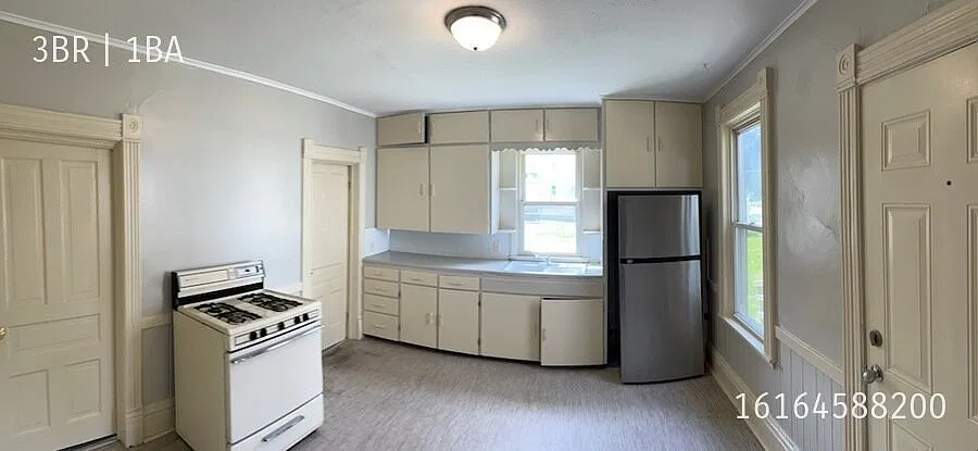 SW 3 bed lower at 922 Hovey — Photo 2