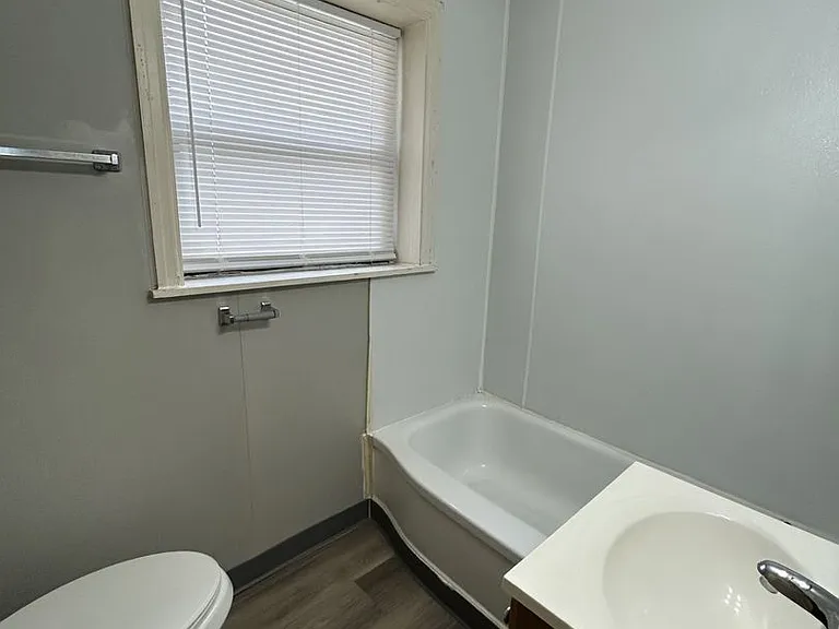 126 E 13th St — Photo 5