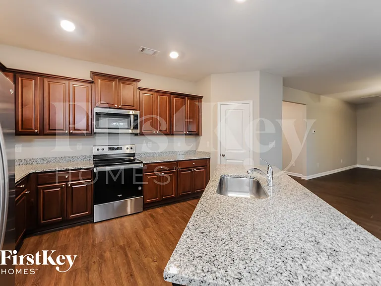 124 Innis Brook Cir — Photo 6