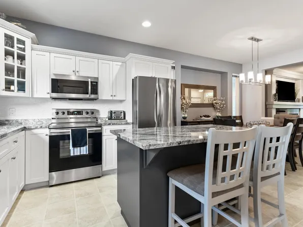 24107 102nd Ave, Maple Ridge, BC V2W 2A2