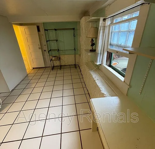 4342 Sierra Dr #BASEMENT STUDIO — Photo 4