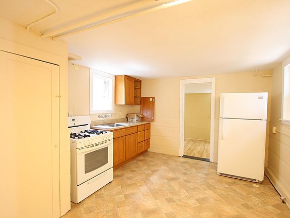 3rd image of 871 14th St #A