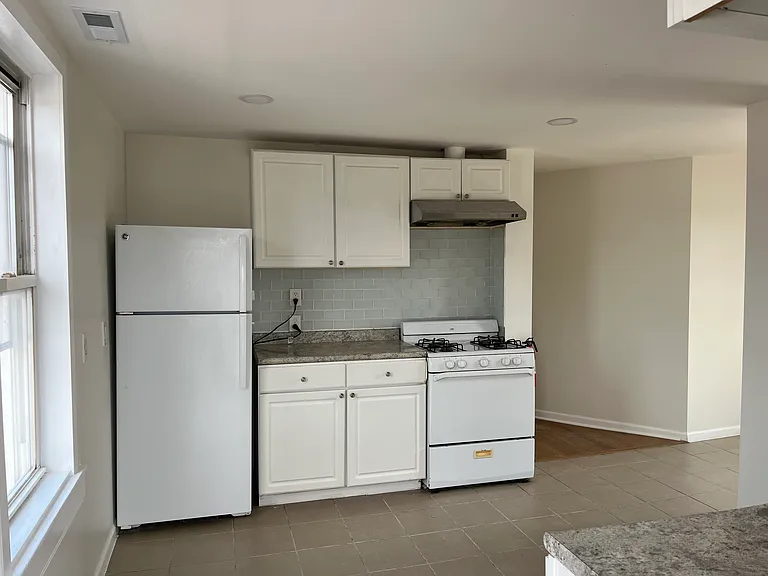 471 W 26th St #3 — Photo 9
