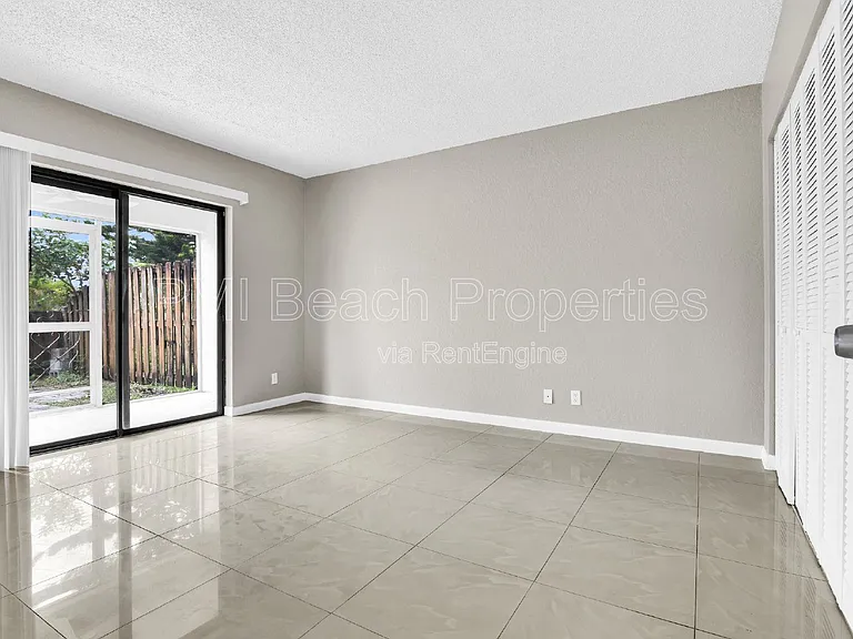 700 Nottingham Cir #D — Photo 15