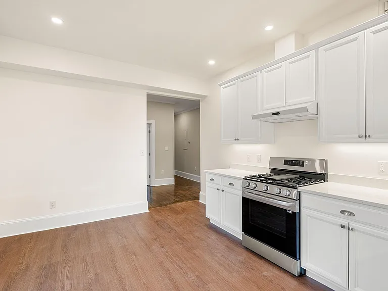 10 King St #2 — Photo 6