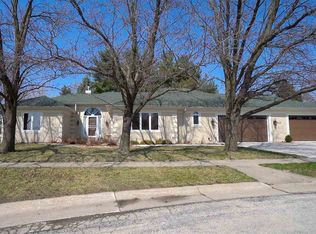 1110 12th Ave NW, Waverly, IA 50677