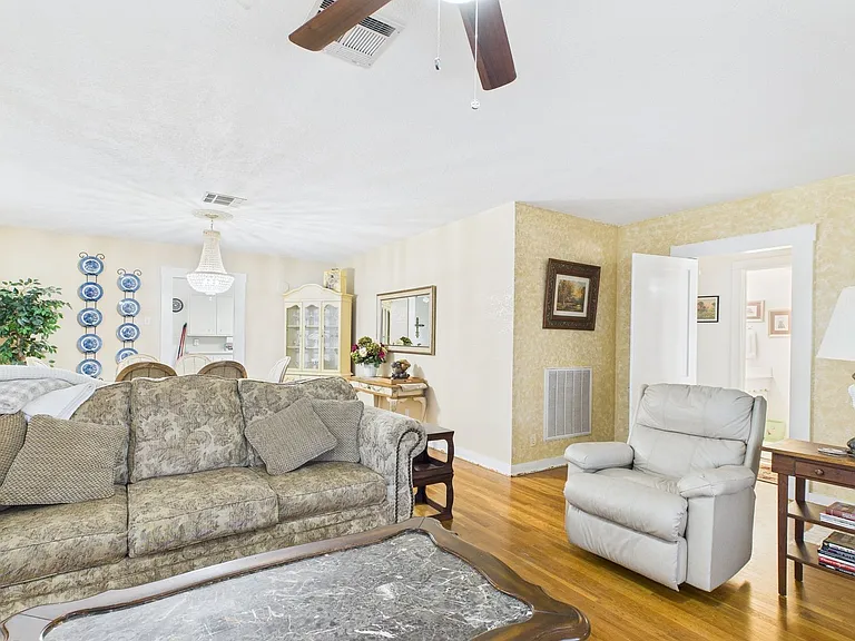 206 N Edison St — Photo 8