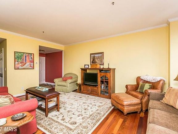 3rd image of 10 E Lee St Unit 1004