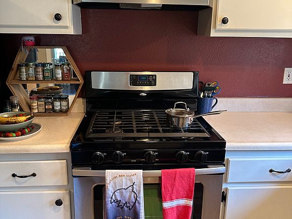 2nd image of 960 E Santa Paula St #962.5