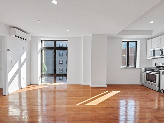 5th image of 1980 Amsterdam Ave #6A