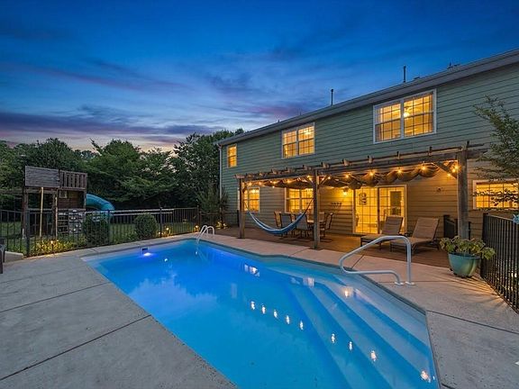 3rd image of 213 Sea Biscuit Ln
