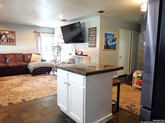4th image of 4242 Waikiki Dr