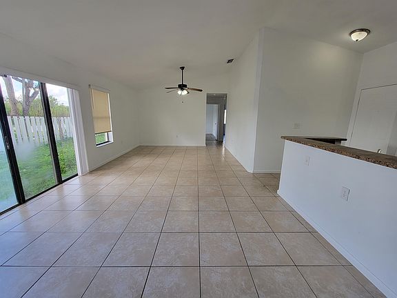 4th image of 3210 San Remo Cir #3210