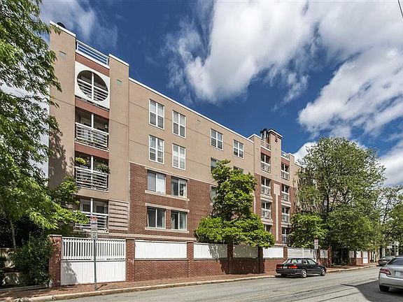 4th image of 348 Franklin St #202