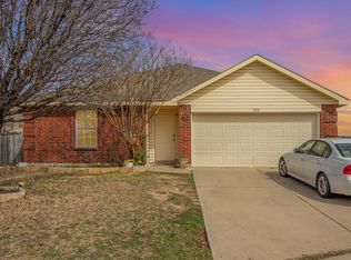 1108 Day Dream Dr, Fort Worth, TX 76114